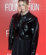 2215813447_l.jpg